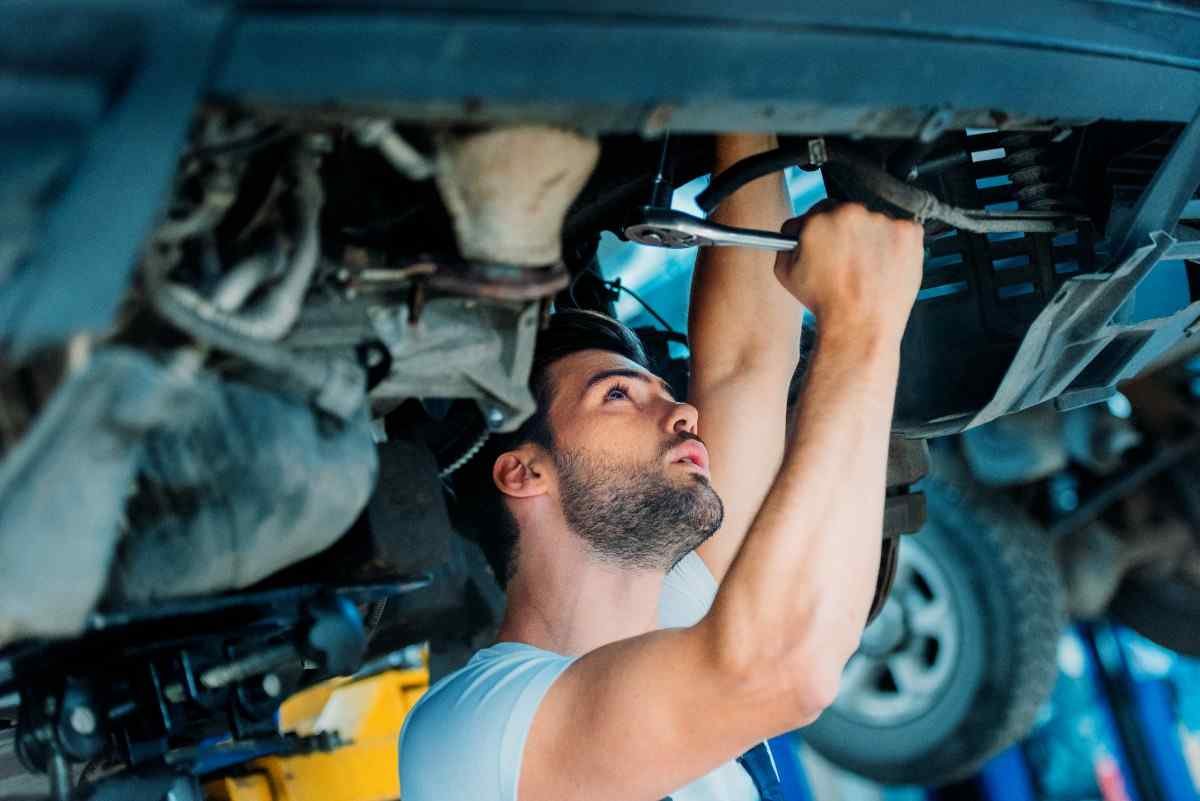 Warning Signs Your Car Needs a Mechanic and What They Mean